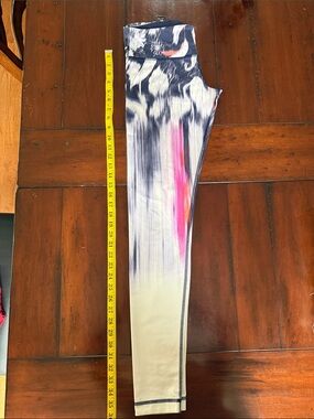 lululemon athletica Gradient Black White Leggings with Pink Accent